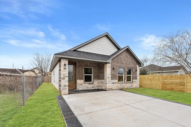 Building Photo - 7926 Tate St