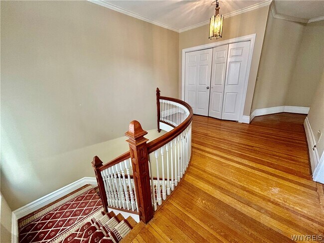 Building Photo - 38 Oakland Pl