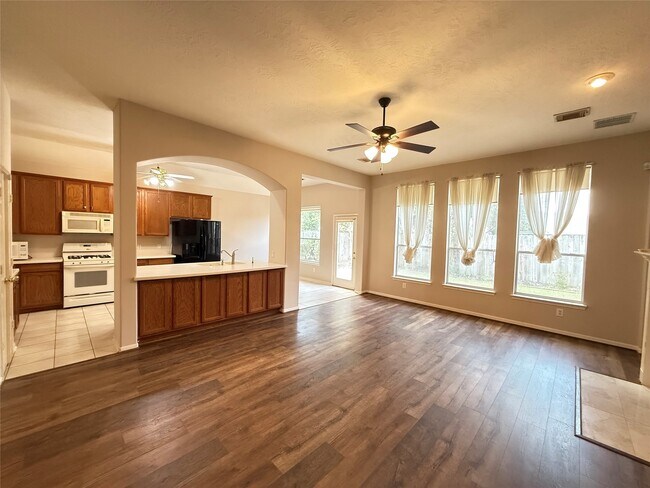 Building Photo - 5126 Winterwood Dr