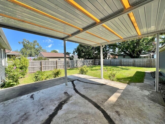 Building Photo - Beautiful 4-Bed, 2-Bath Single-Family Home!