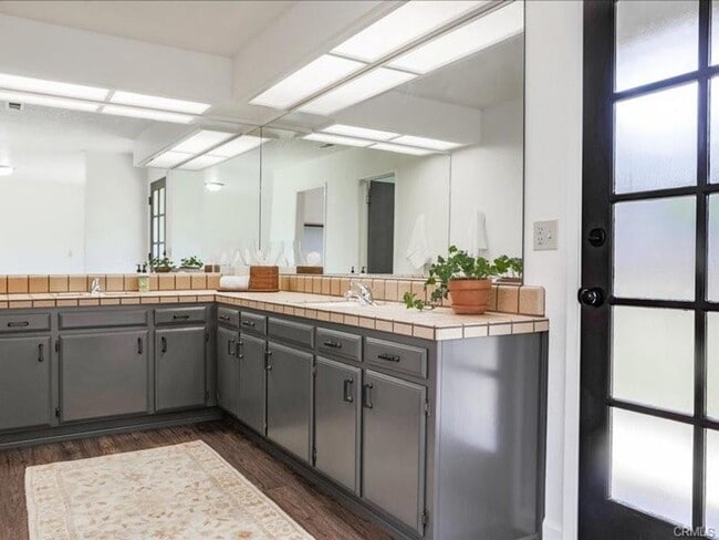 Building Photo - Spacious 3-Bedroom by Meadow Park with Lar...