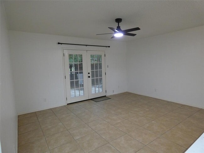 Building Photo - 2203 Western Trails Blvd