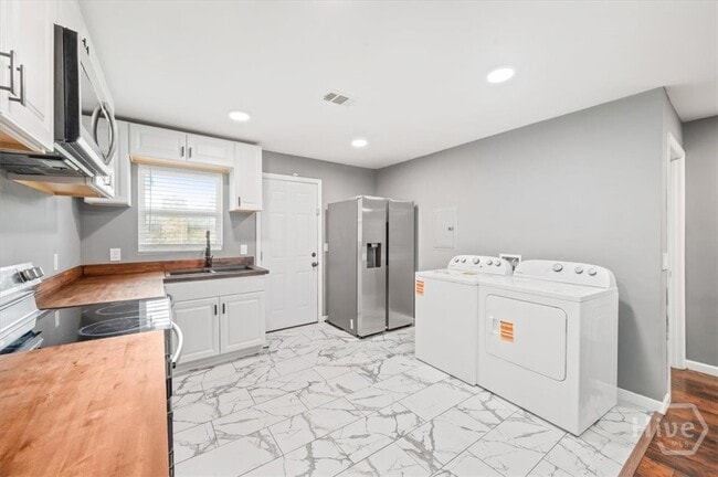 Building Photo - 2120 Krenson St