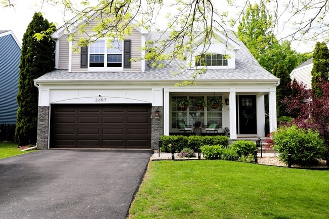Building Photo - 2207 Periwinkle Ln