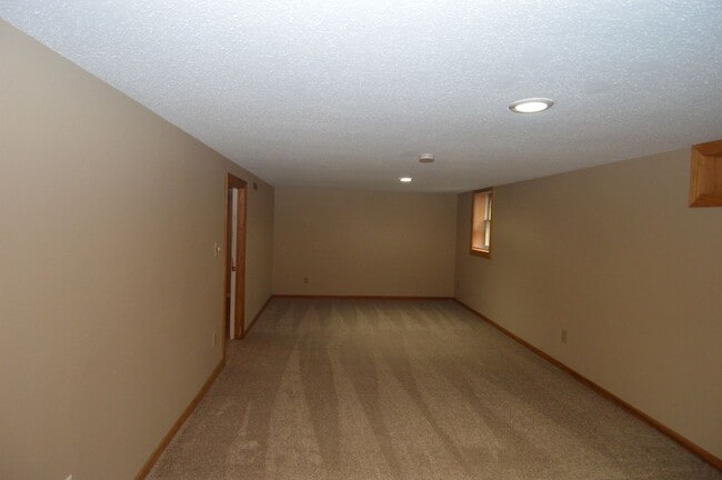 Building Photo - 5 Bedroom, 2 Bathroom House for Rent close to UND and Altru Hospital