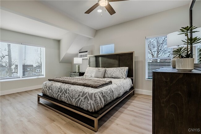 Building Photo - 1104 Main St