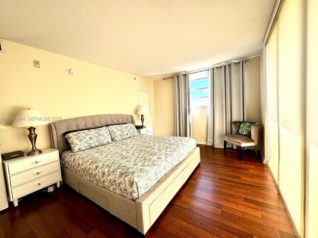 Building Photo - 3001 S Ocean Dr