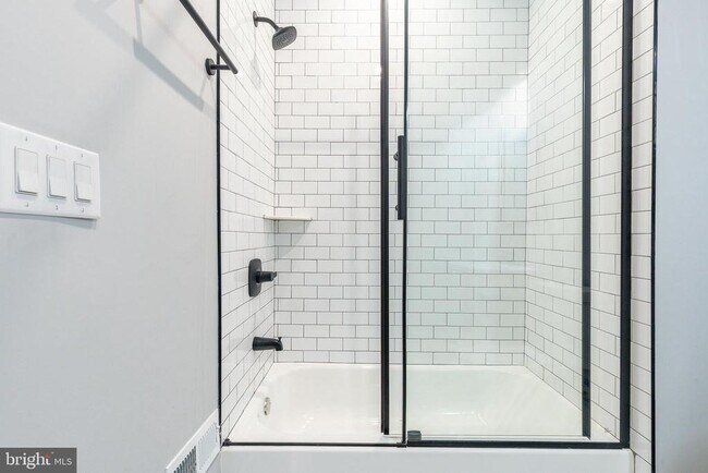 Building Photo - 2821 Livingston St