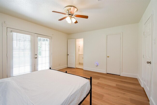 Building Photo - 4947 Cheena Dr