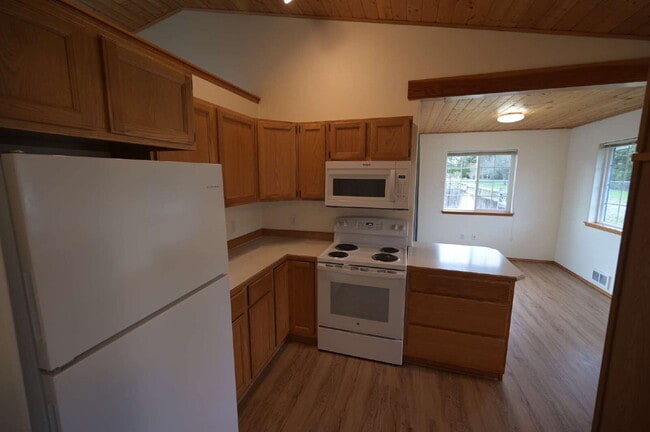 Building Photo - 3 bed 2 bath near Carrie Blake Park, in Sequim