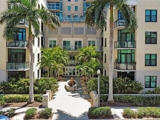 Building Photo - 400 4th Ave S