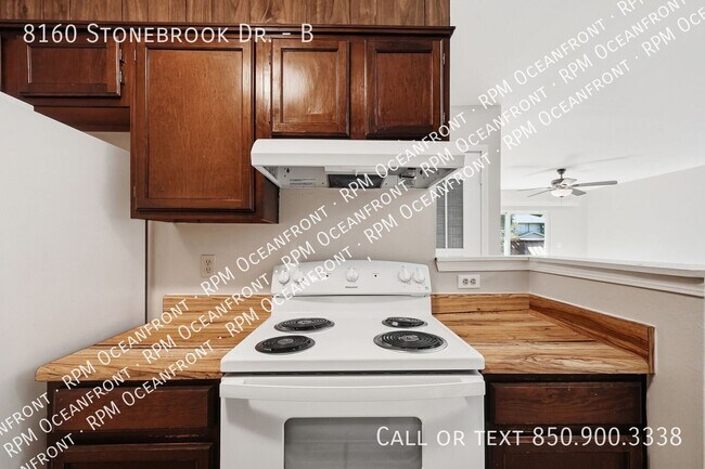 Building Photo - 8160 Stonebrook Dr