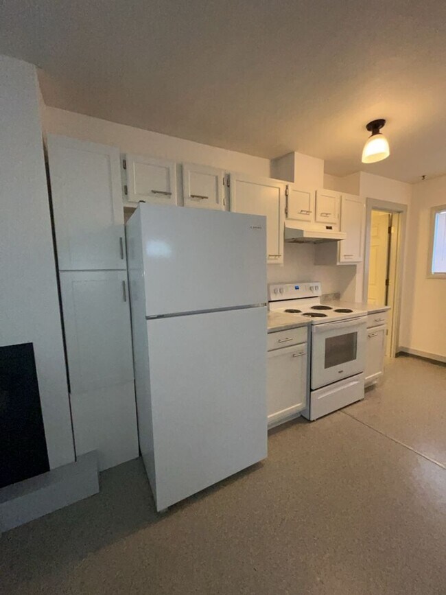 Building Photo - 1318 High St