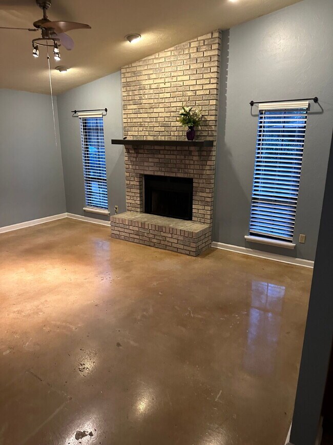 Building Photo - Great townhome in Brewster Estates!
