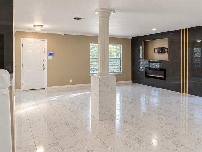 Building Photo - 720 Justeford Dr
