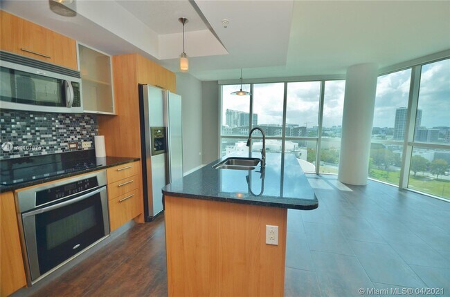 Building Photo - 480 NE 30th St