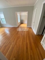 Building Photo - 736 Reba Pl