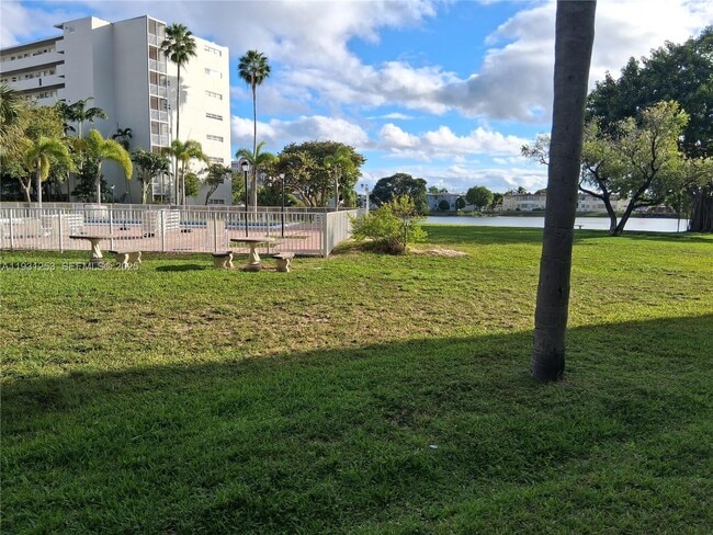 Building Photo - 1750 NE 191st St