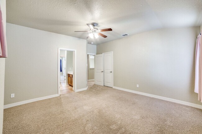 Building Photo - Now Available! Beautiful Stillwater Home with Downstairs Guest Suite