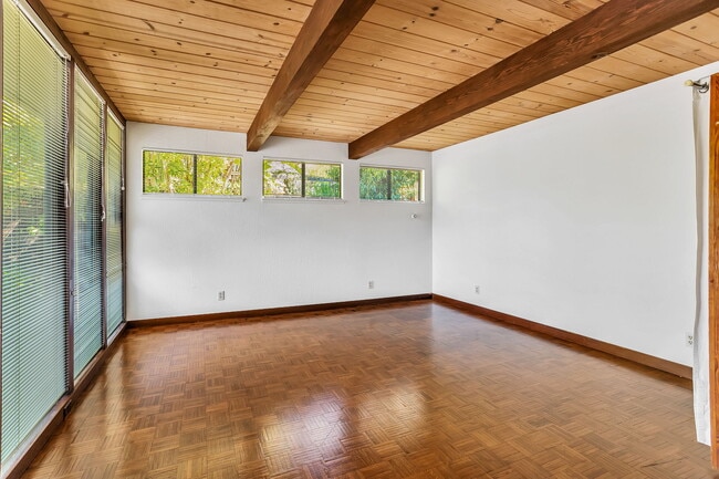 Building Photo - 819 La Jennifer Way