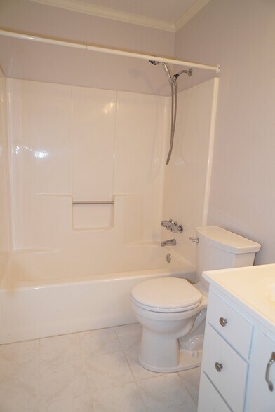 Building Photo - 1133 Oakcrest Dr
