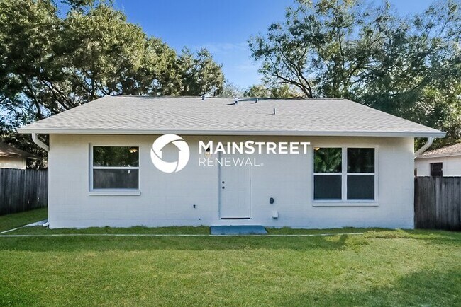 Building Photo - 3 Bedroom Pet-Friendly Home in TAMPA, FL with Main Street Renewal