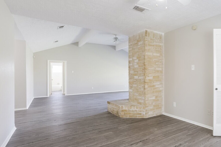 Building Photo - 3446 Hombly Rd