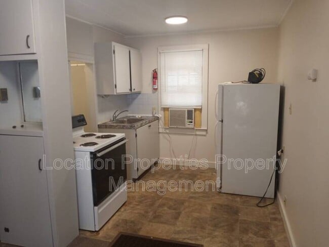 Building Photo - 121 W 14th St