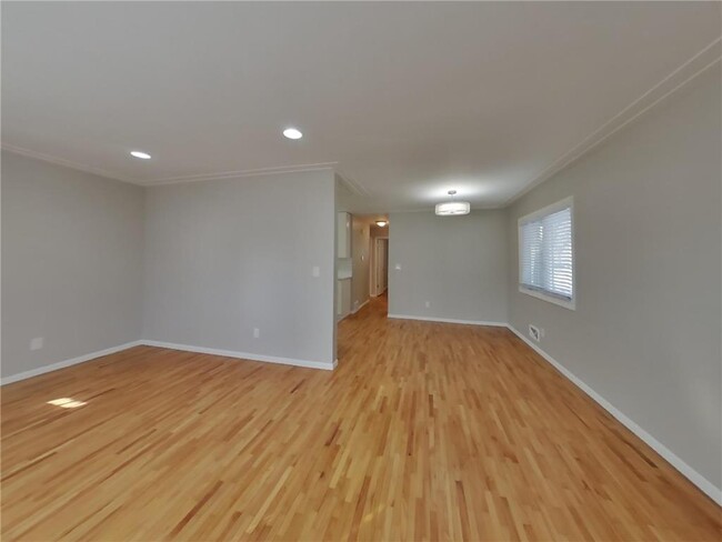 Building Photo - 3136 Nevada Ave S