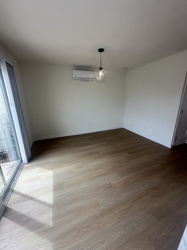 Building Photo - $3,750- 3 Bed / 2.5 Bath Renovated Townhome in Poway