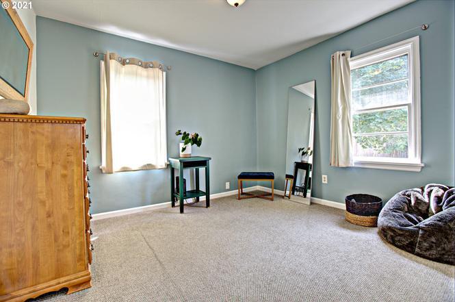 Bedroom - 8124 SE Market St