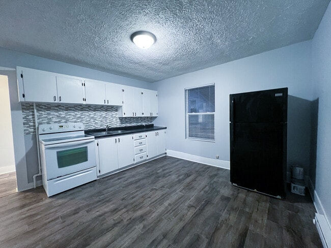 Kitchen - 5202 Leighton Ave