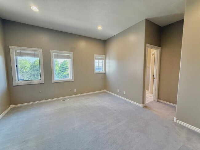 Building Photo - Garden Level in Luxury Home Available Now