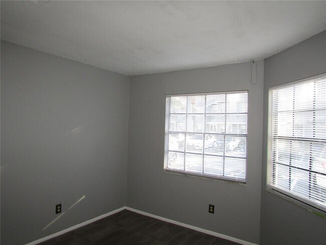 Building Photo - 12715 Raeburn Way