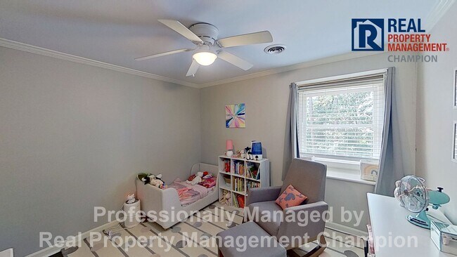 Building Photo - Immaculate 5 BD/3 BD Home w/Park Like Setting Near Cape Fear Country Club