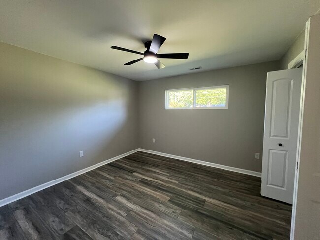 Building Photo - 11405 Cresthill Dr