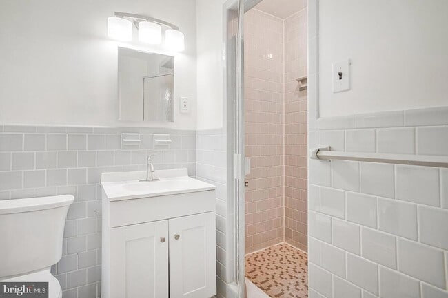 Building Photo - 8205 Robin Hood Ct