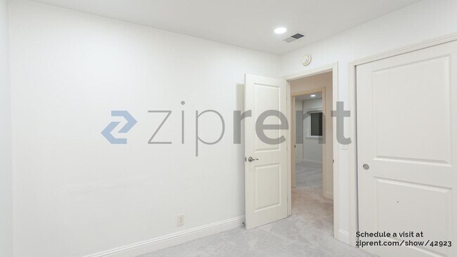 Building Photo - 3226 Gardendale Dr