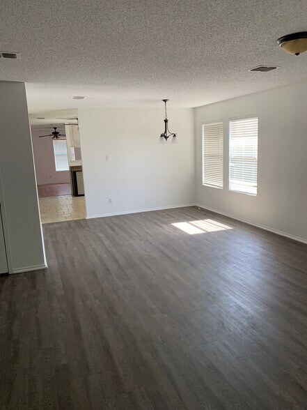 Building Photo - 2701 Woodlake Pkwy