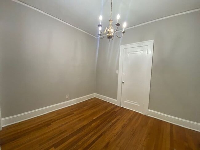 Building Photo - Experience the best of VA Highlands living! Cozy One Bedroom Apartment Available Now!