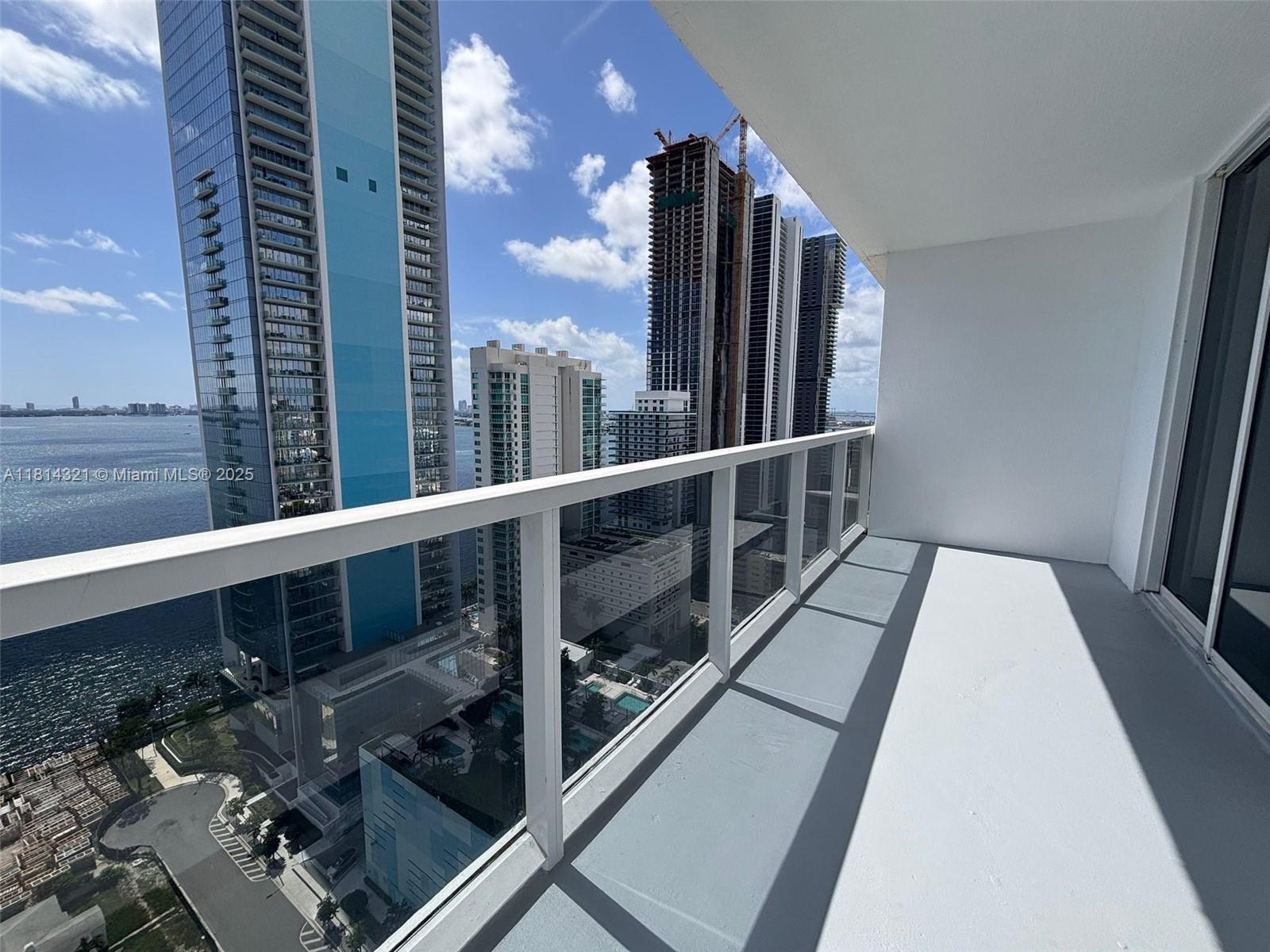 Building Photo - 600 NE 27th St