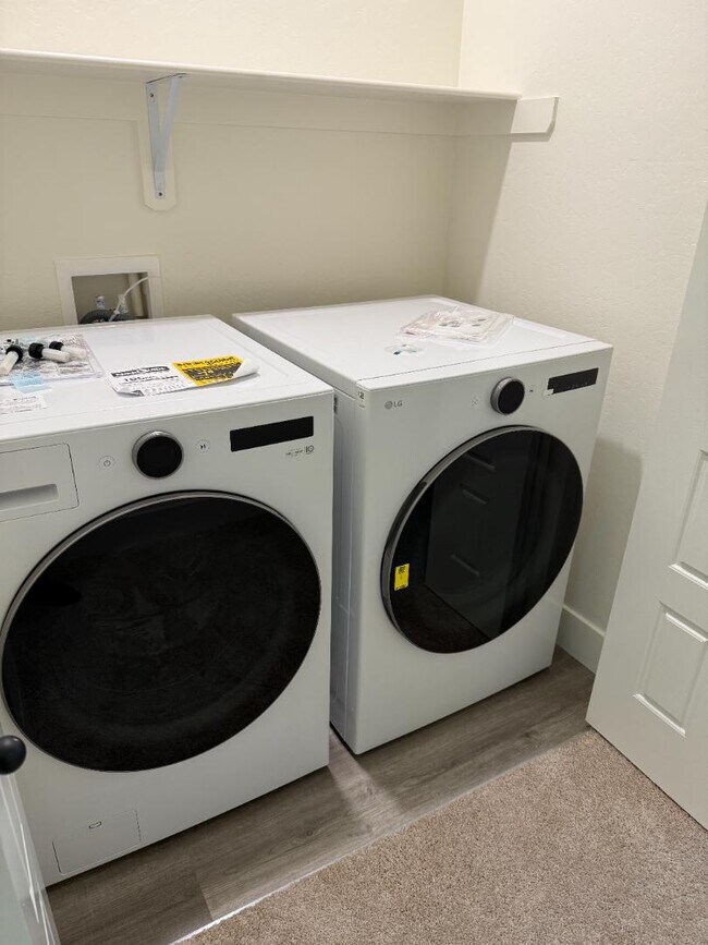 Building Photo - 2315 N Julieann St