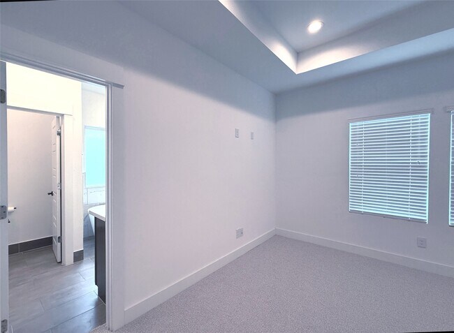 Building Photo - 1058 Mansfield St