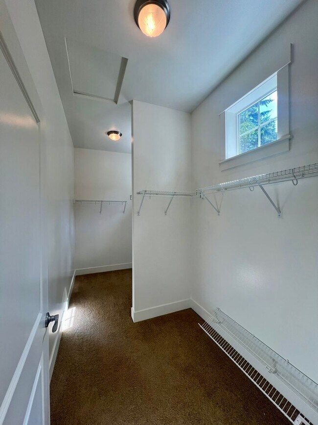 Building Photo - PENDING APPLICATION; Spacious Home on Golf Course  - All Bedrooms En Suite