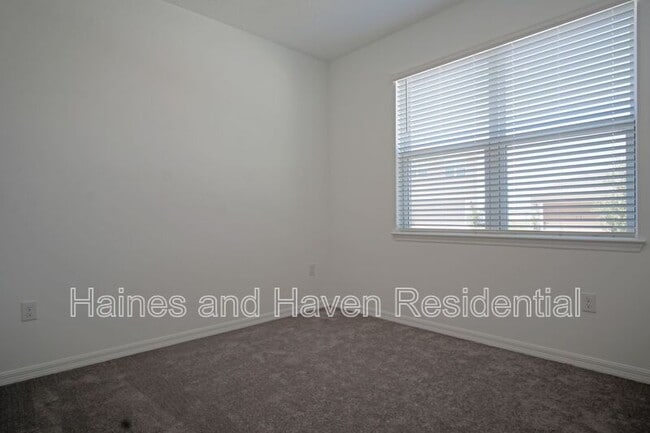 Building Photo - 1315 Normandy Dr