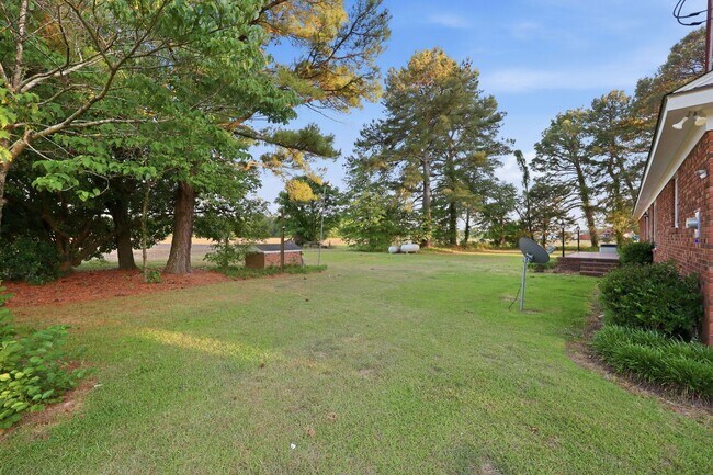 Building Photo - 3 bed 2.5 Bath Just Outside Buies Creek