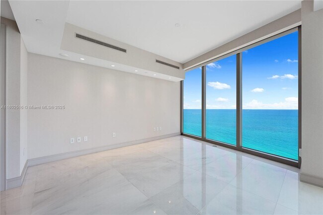 Building Photo - 17901 Collins Ave