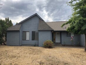 Building Photo - Beautiful 3 Bedroom, 2 bathroom House in Great Quiet Neighborhood.