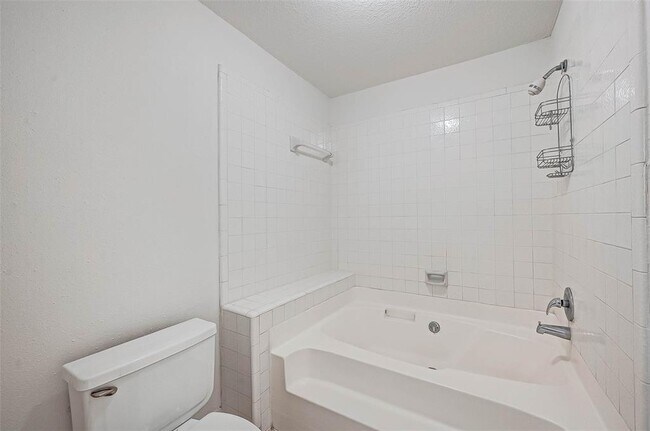 Building Photo - 1112 Bering Dr