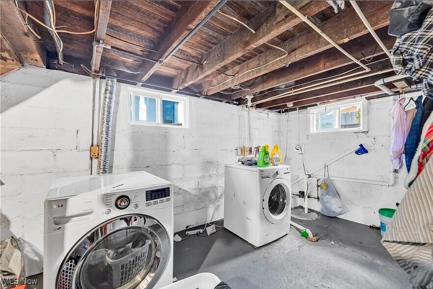 Building Photo - 504 W 21st St